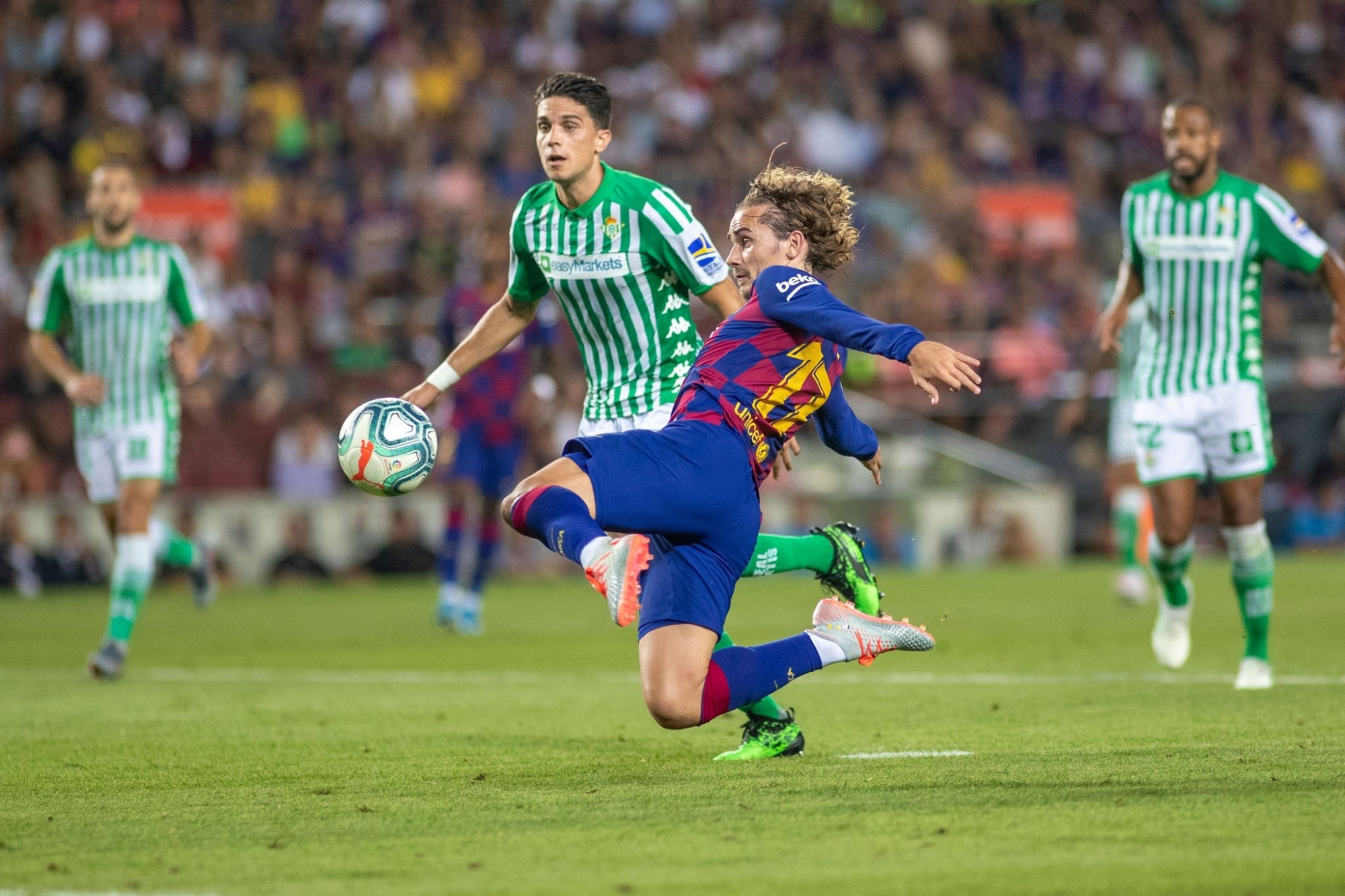 PG电子官网 -今晨西甲传出新动向，夏洛特黄蜂刷新队史纪录，管理层表态——媒体盛赞，赛程密集仍需轮换(西雅图海湾人vs马德里竞技分析)